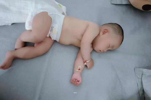 偃师宝宝先长上牙还是下牙